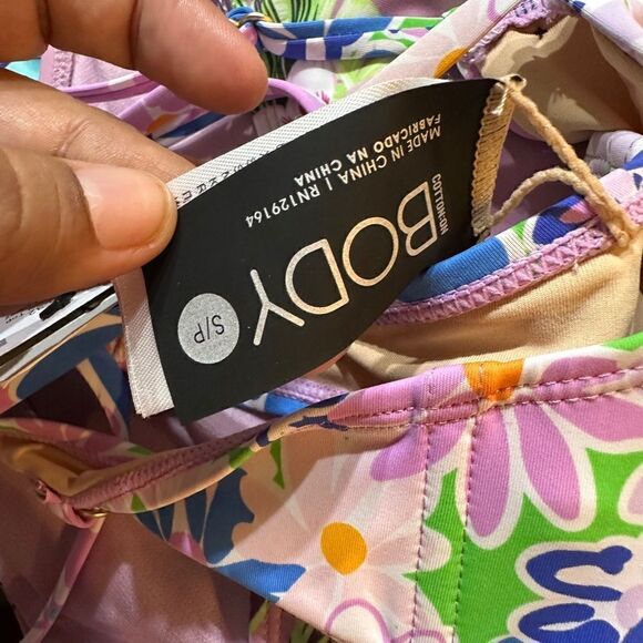 Swim apparel Resellers Mystery Box - 5lbs - Picture 3 of 16